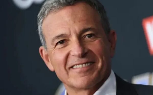 14 hábitos inusuales de los CEOs, desde el directivo de Lyft que trabaja como chóferes hasta la visita diaria de otro al supermercado
