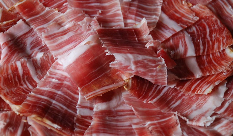 Guijuelo desata la «guerra del jamón low cost» al flexibilizar el estándar del ibérico