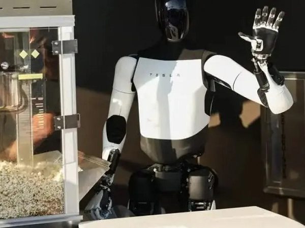 Esta es la historia de Optimus, el robot humanoide que ocupa un lugar central en los planes de crecimiento de Elon Musk para Tesla